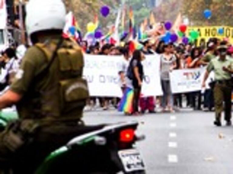 Carabineros sancionó a un oficial por «procedimiento homofóbico» en 2013
