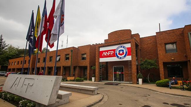 Votación clave: rechazan artículo que prohíbe la propiedad de los representantes en los clubes del fútbol chileno