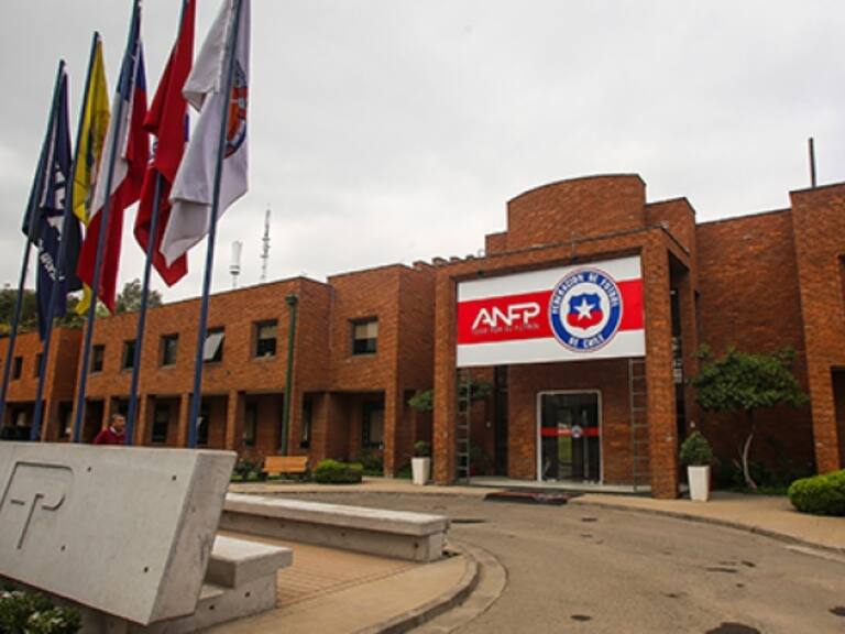 Votación clave: rechazan artículo que prohíbe la propiedad de los representantes en los clubes del fútbol chileno