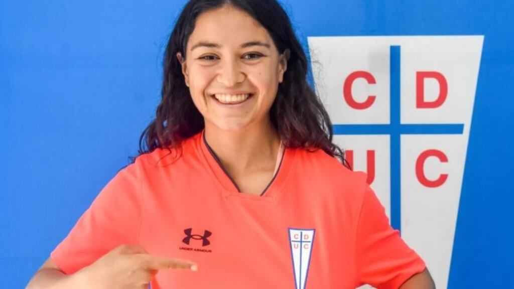 Emilia Pastrián se disculpa por hablar del historial "pecho frío" de la UC: "Tengo un compromiso total con esta camiseta"