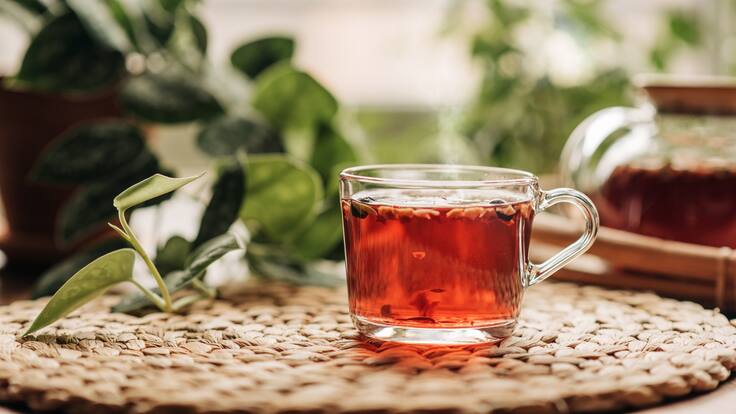 Bebidas Saludables: estos tés ayudan a limpiar el hígado graso