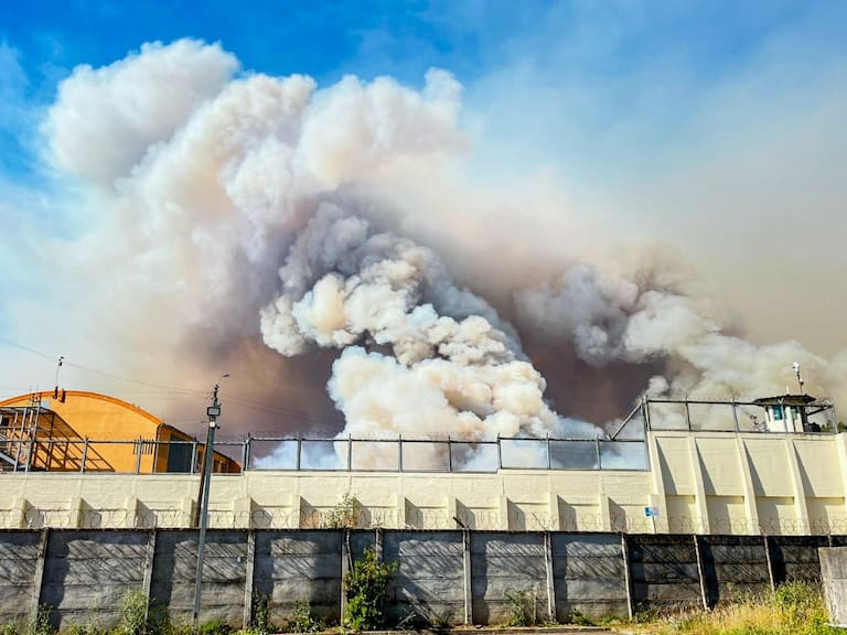 Incendios forestales en Chile: Gendarmería monitorea situación en Complejo Penitenciario Bíobío ante avance de las llamas