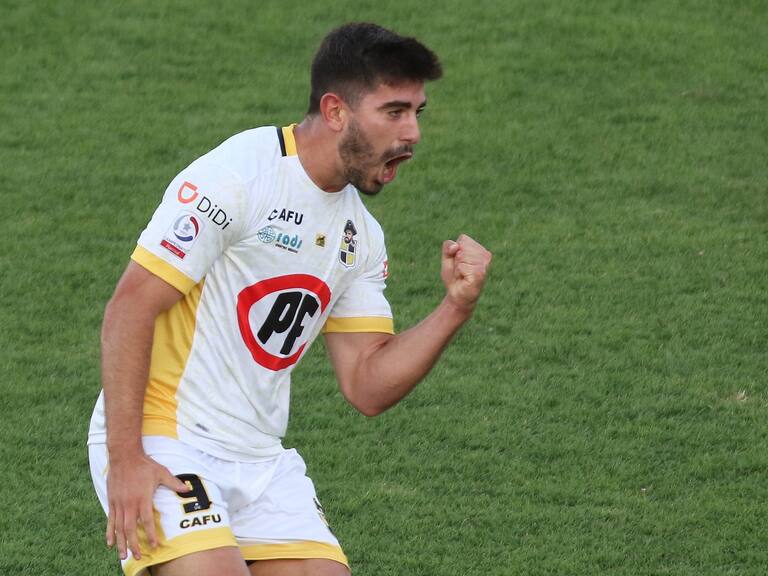 26 DE ENERO DE 2021/SANTIAGOEl jugador Jorge Gatica (i) marca el uno a cero frente a Union Española, durante el partido valido por vigésima octava fecha del Campeonato Nacional AFP PlanVital 2020, entre Unión Española y Coquimbo Unido, disputado en el Estadio Santa Laura.
FOTO: Marco Muga/AGENCIAUNO