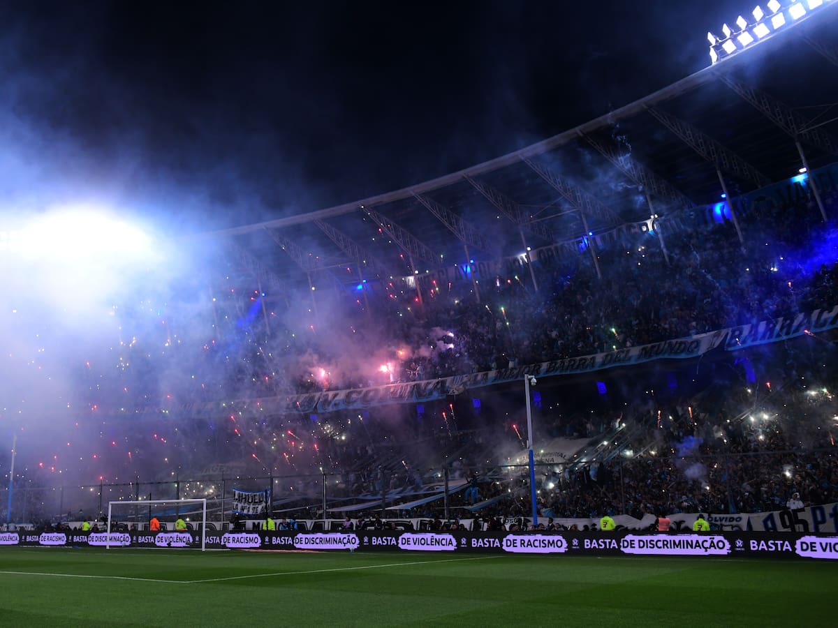 Autoridades argentinas sancionan duramente a Racing Club por el recibimiento al equipo ante Flamengo