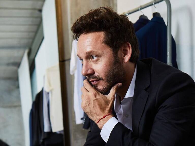 Benjamín Vicuña regresa al teatro tras la muerte de su papá: «Es un lugar de sanación»