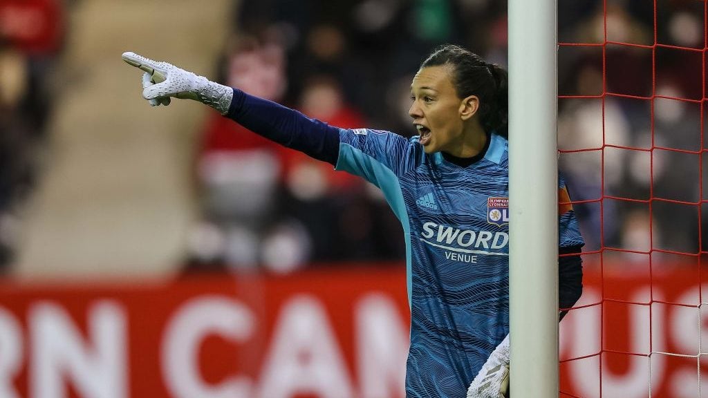 Otro reconocimiento a Christiane Endler: es finalista para el "11 del año" para FIFPRO