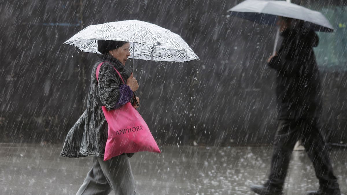 Más de 50 mm de lluvia en pocas horas: revisa el trayecto del sistema frontal que se acerca a Santiago