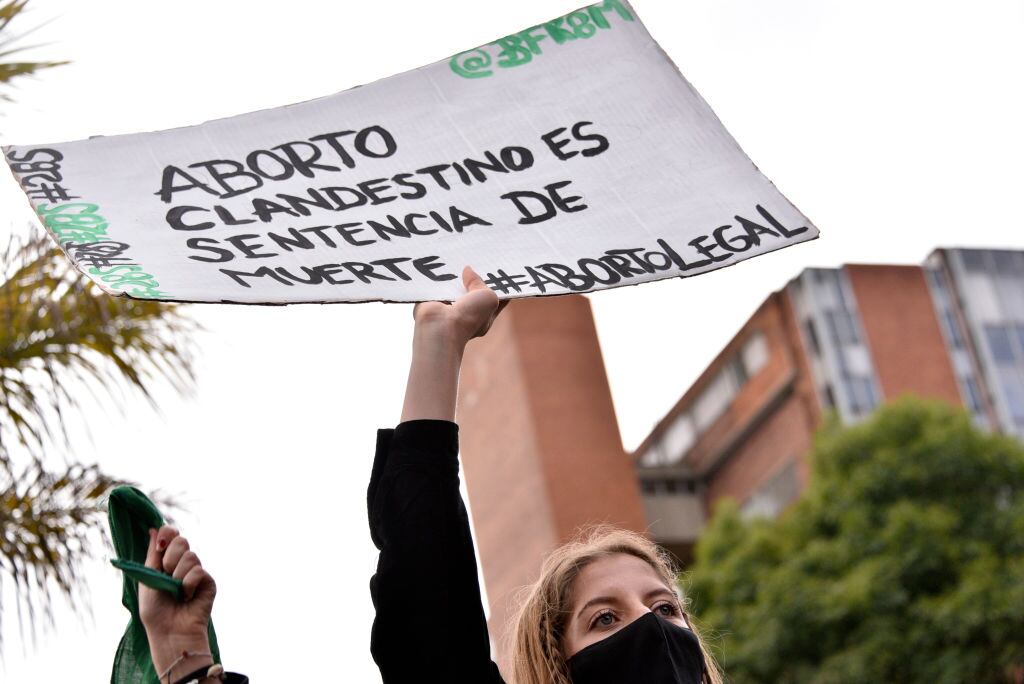 Mujer expone el riesgo de muerte ante los abortos clandestinos en Colombia