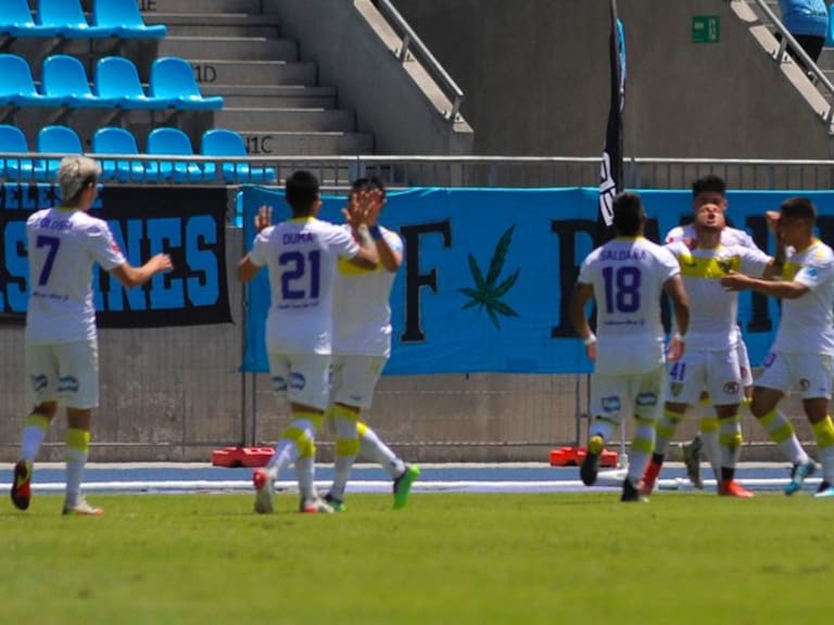 Barnechea vence a Iquique y se ilusiona con clasificar a la liguilla