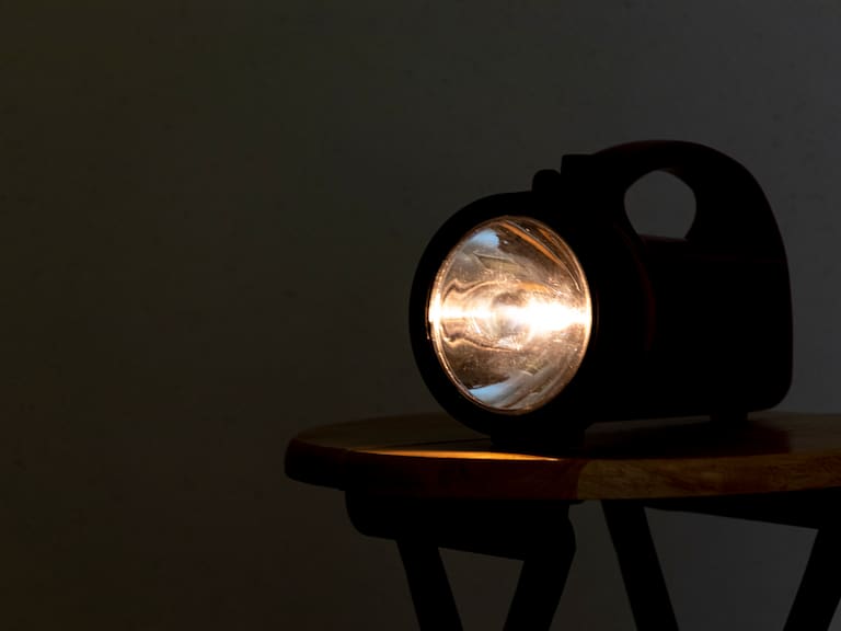 Enel anuncia corte de luz en varias comunas de Santiago para este martes 15 de abril: conoce horarios y calles