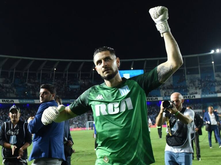 En Racing declararon intransferible al arquero y seleccionado chileno Gabriel Arias