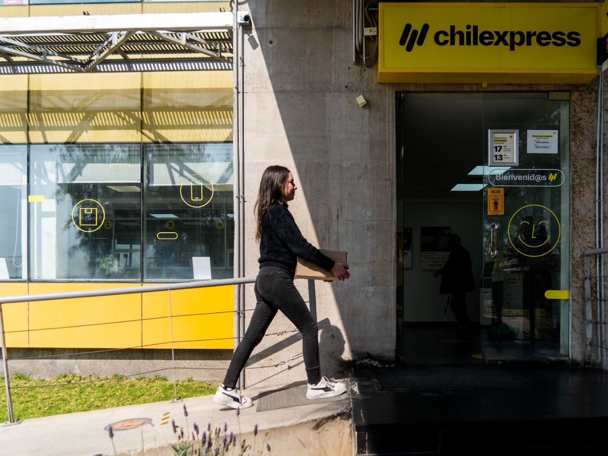 Sueldos de hasta $150.000 diarios: el detalle de la masiva oferta de trabajo de Chilexpress y cómo postular