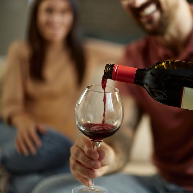 Baja el consumo de vino en Chile: compradores prefieren productos caros con etiquetas premium
