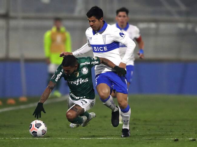 Recordando al Mumo Tupper, hinchas de Universidad Católica despidieron al equipo previo al duelo contra Palmeiras