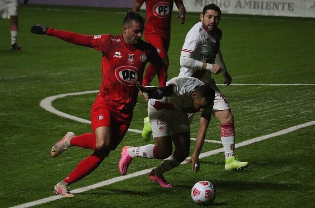 La Calera derrotó a Curicó y es líder del campeonato nacional