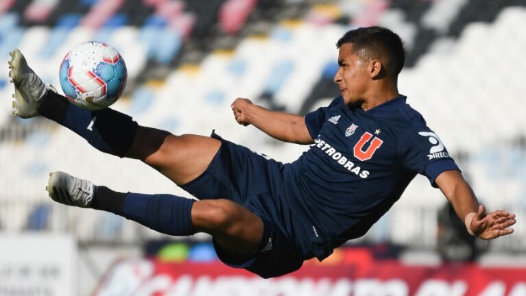 Nicolás Guerra en su retorno a la U: "Nunca me hicieron sentir con una presión al compararme con el Kun Agüero"