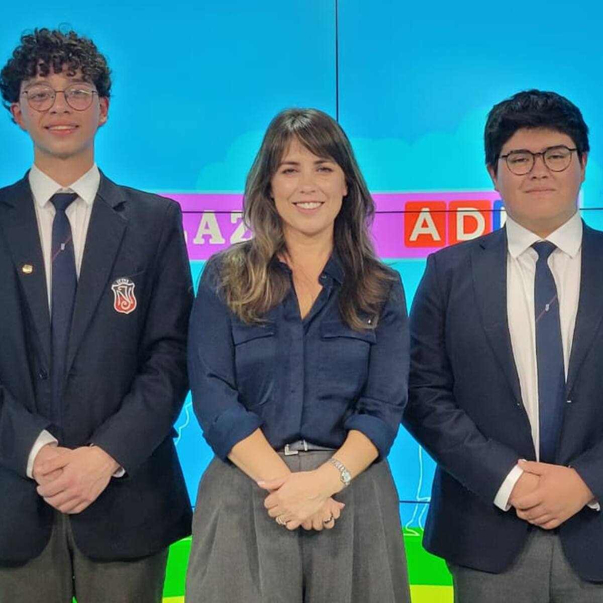 Plaza ADN: Alumnos del Instituto Nacional organizan mundial de debate y feria de innovación