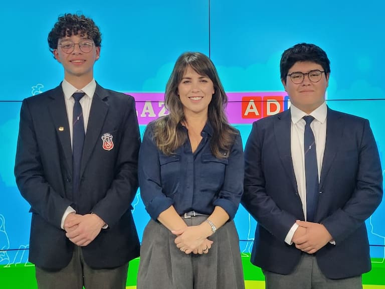 Plaza ADN: Alumnos del Instituto Nacional organizan mundial de debate y feria de innovación