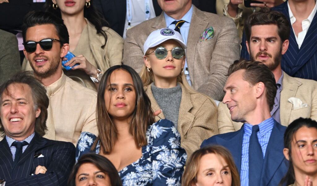 Ariana Grande, Andrew Garfield y Tom Hiddleston, entre otros en la final de Wimbledon. / Getty Images