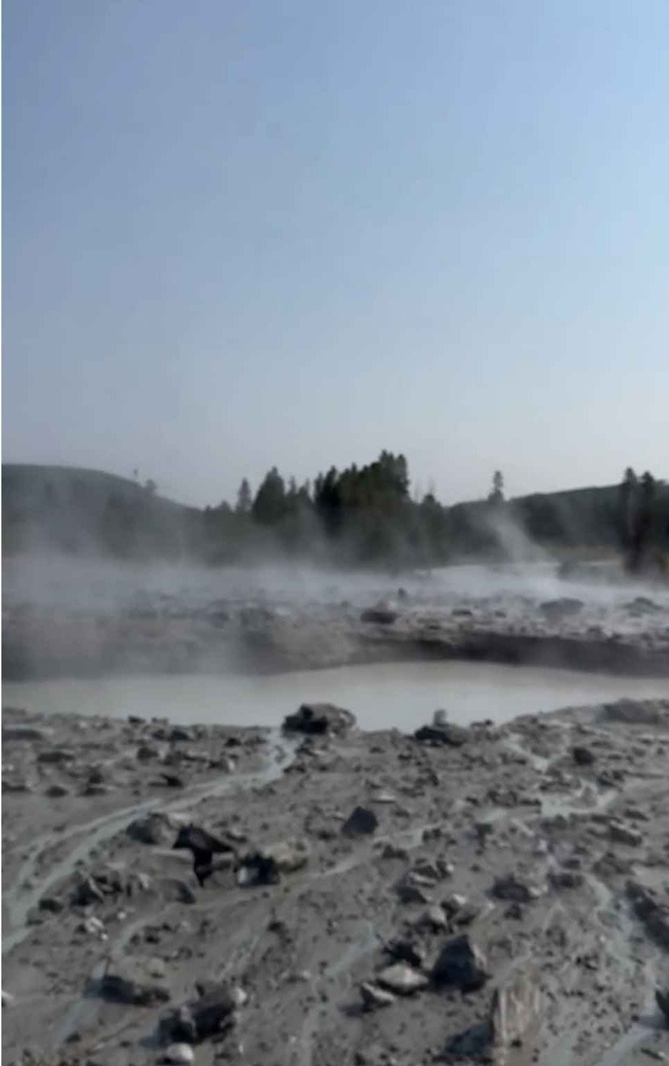Registran sorprendente y poderosa explosión en parque de Yellowstone, Estados Unidos