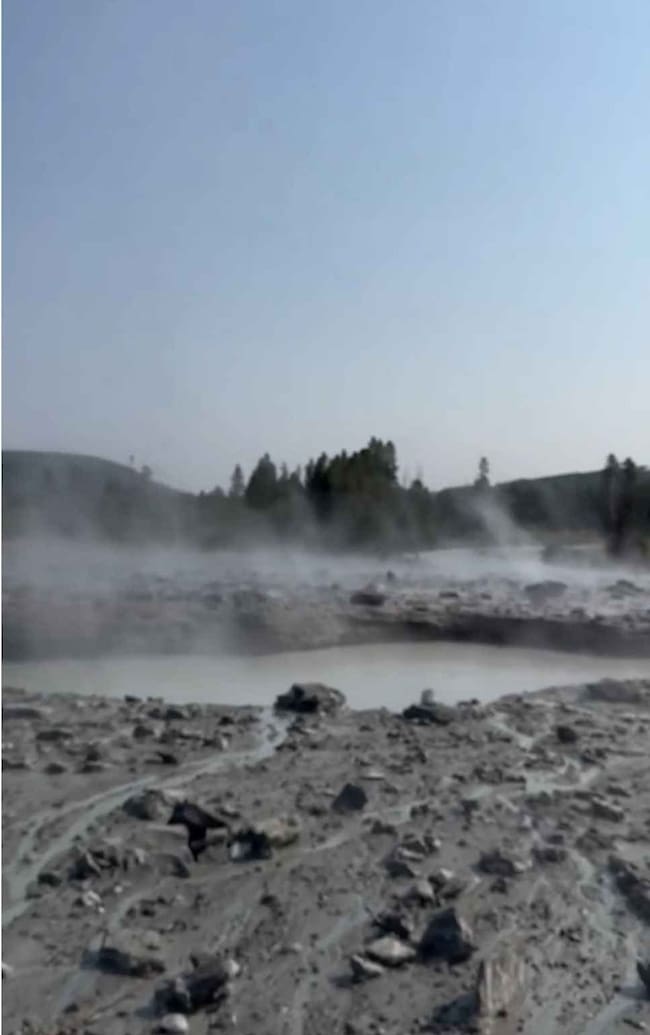 Registran sorprendente y poderosa explosión en parque de Yellowstone, Estados Unidos
