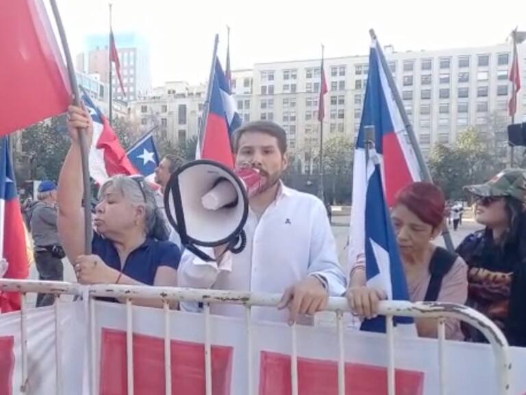 “Team patriota” se manifiesta en La Moneda tras Plebiscito: “Vamos a rechazar las veces necesarias hasta que nos devuelvan el país»