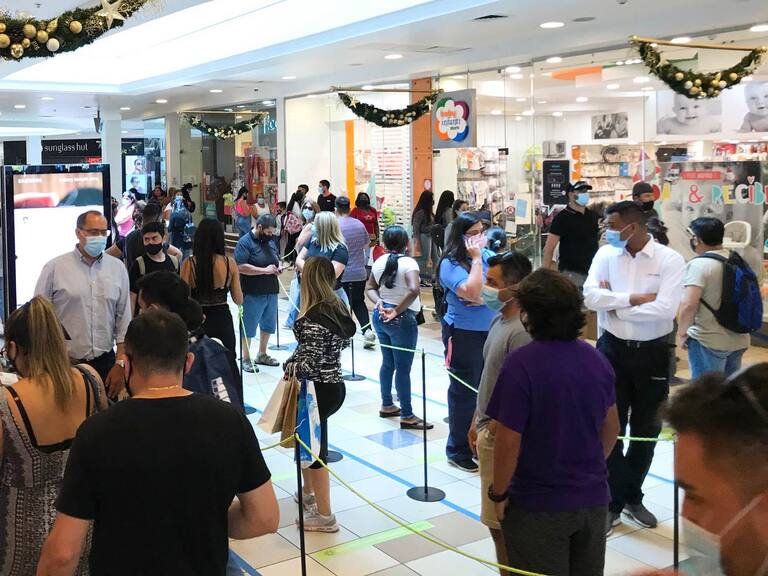 23 DICIEMBRE 2020 / ANTOFAGASTA Mall Plaza aglomerado de personas que realizan sus compras Navideñas ,durante fase 3 del plan paso a paso de gobierno regional debido a la pandemia COVID-19 que afecta al pais
FOTO CAMILO ALFARO / AGENCIAUNO