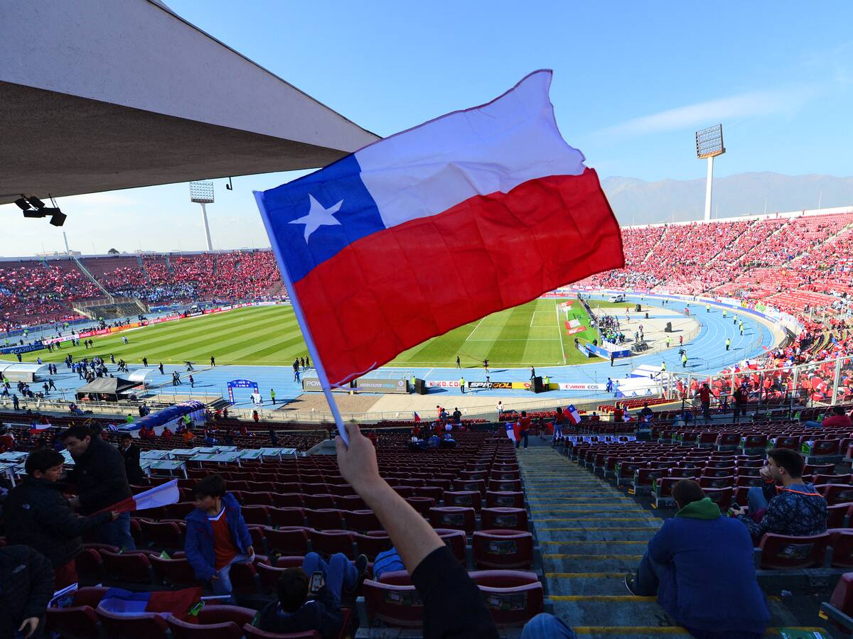 Primeros problemas: hinchas de La Roja denuncian cambios “unilaterales” en sus entradas para el Estadio Nacional