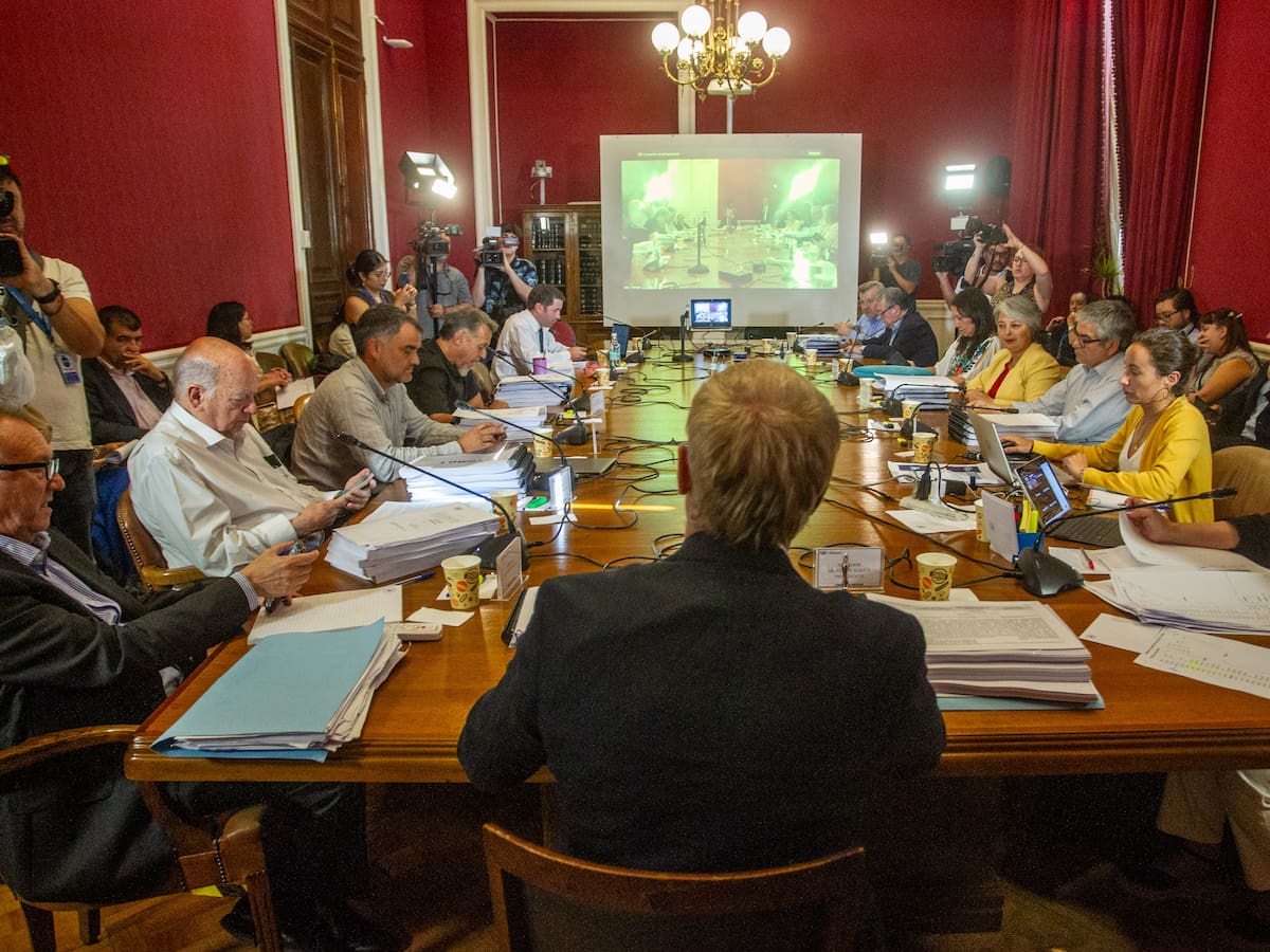Comisión de Hacienda del Senado aprueba reforma de pensiones y será revisada este lunes en sala