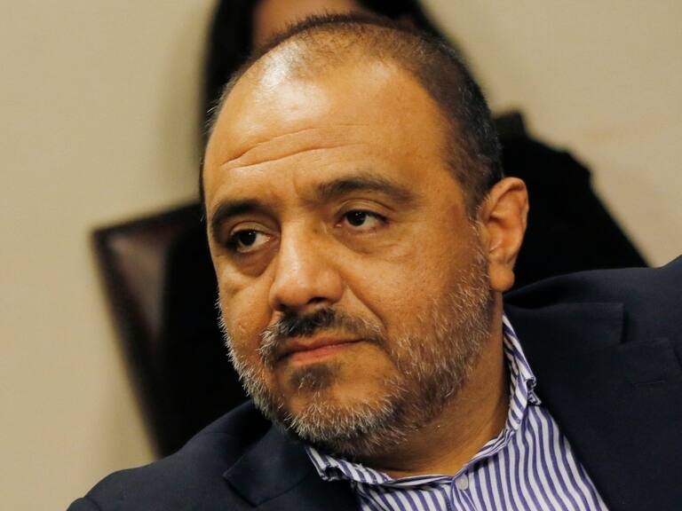 Mineduc y filas en colegios en busca de matrículas: «Esto que vemos, que es lamentable, corresponde a un período reglamentario excepcional»