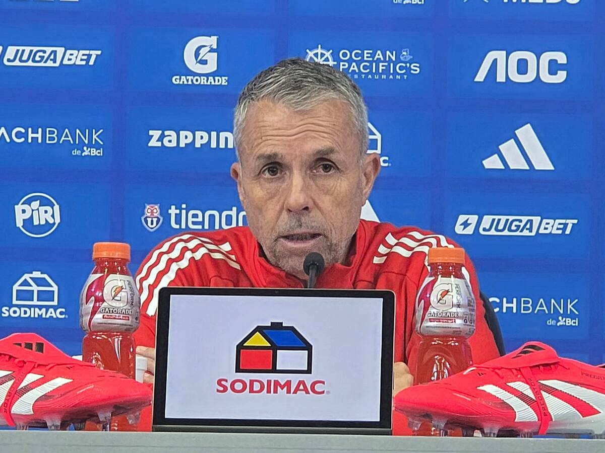 “No entiendo la causa”: Gustavo Álvarez critica que no se permitan hinchas de la U en la visita a Palestino