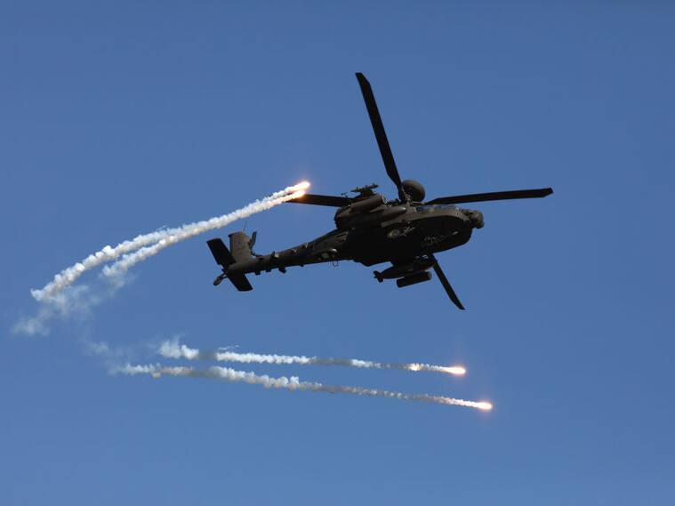 Helicóptero apache dispara en ejercicio militar entre Corea del Sur y EEUU