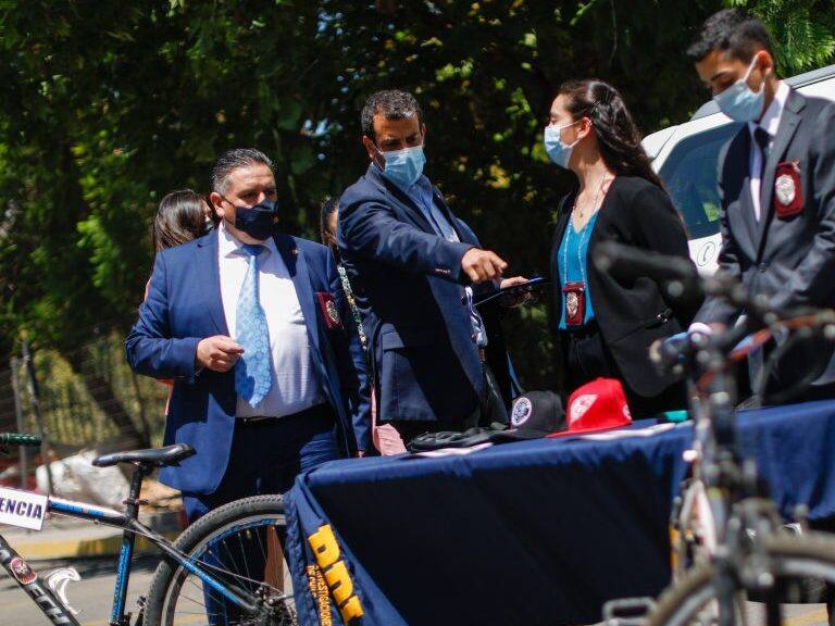 08 de enero de 2022/SANTIAGO El Ministro del Interior, Rodrigo Delgado junto al prefecto general, José Ortiz, subdirector de Inteligencia, Crimen Organizado y Seguridad Migratoria, entregaron antecedentes de la detención de dos ciudadanos colombianos de 19 y 20 años, por su presunta responsabilidad en el robo con homicidio de un trabajador de pastelería en calle Portugal, comuna de Santiago, hecho ocurrido el pasado 3 de enero.
FOTO :CRISTOBAL ESCOBAR /AGENCIAUNO