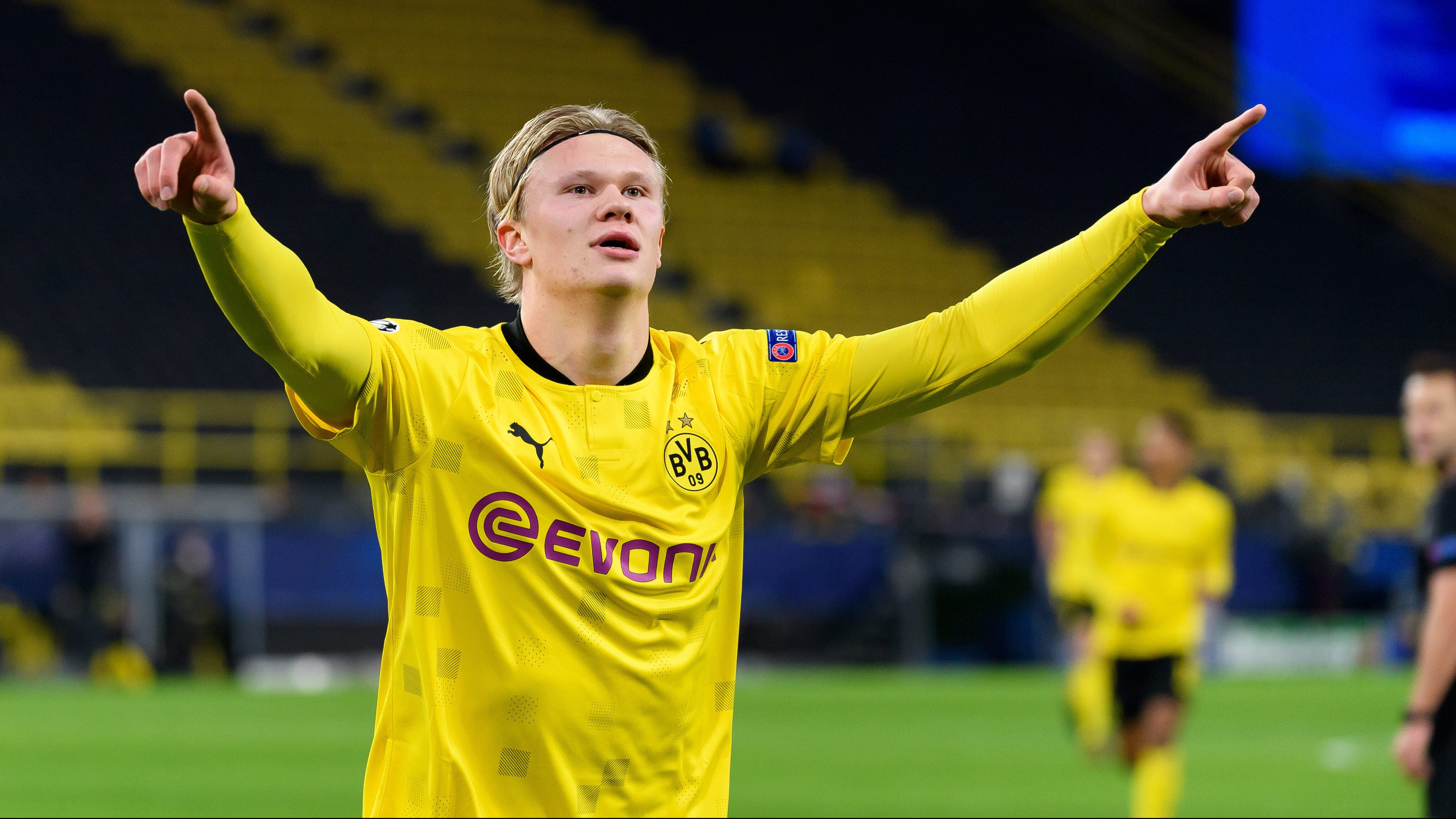 DORTMUND, GERMANY - NOVEMBER 24: (BILD ZEITUNG OUT) Erling Haaland of Borussia Dortmund celebrates after scoring his team's first goal during the UEFA Champions League Group F stage match between Borussia Dortmund and Club Brugge KV at Signal Iduna Park on November 24, 2020 in Dortmund Germany. (Photo by Alex Gottschalk/DeFodi Images via Getty Images)