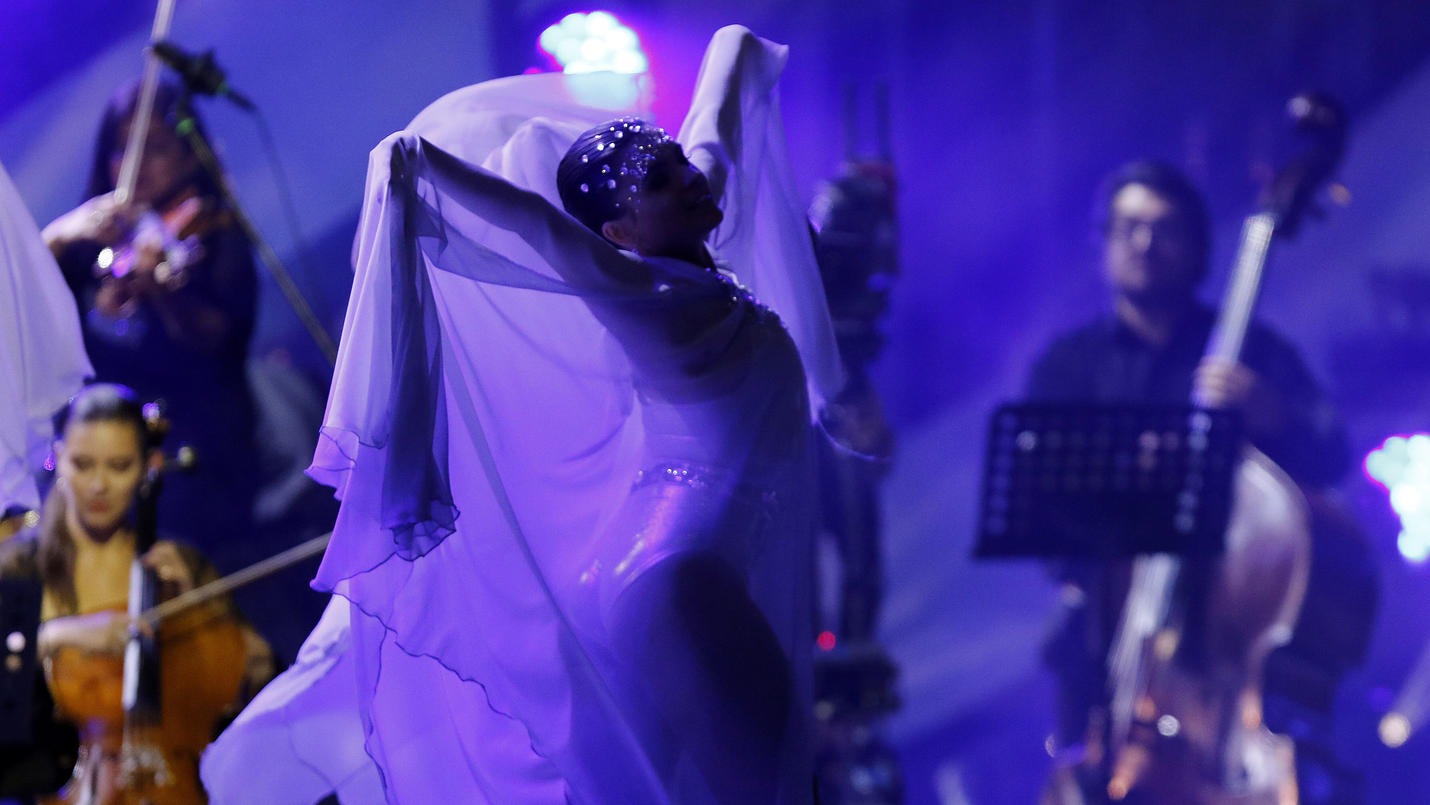 24 DE FEBRERO DE 2019/VIÑA DEL MAR
Obertura, durante la primera noche de la versión 60 del Festival Internacional de la Canción de Viña del Mar 2019, realizado en el anfiteatro Quinta Vergara.

FOTO: LEONARDO RUBILAR CHANDIA/AGENCIAUNO