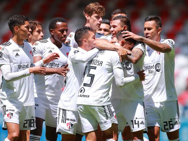 Los futbolistas del Atlas Fútbol Club festejan un gol en la Liga MX
