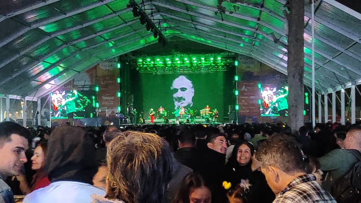 "¿Dónde están los WhatsApp?": el picante mensaje que Juanito Ayala dedicó a Luis Hermosilla durante su presentación en las fondas del Parque O’higgins