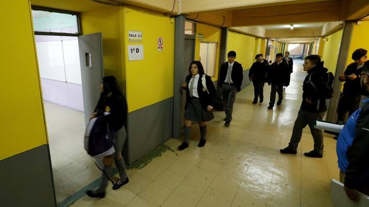 05 DE MARZO DE 2019/VALPARAISOEsta mañana se dio inicio al año escolar 2019 en la región de Valparaíso. En el puerto, se vio a cientos de niños y jovenes con uniforme en ruta a sus colegios ubicados en la avenida Argentina.
FOTO: LEONARDO RUBILAR CHANDIA/AGENCIAUNO