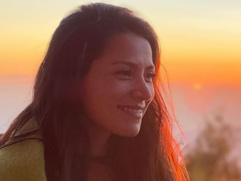 «¿Qué ves cuando miras tu reflejo?»: Loreto Aravena compartió fotografía desnuda frente al espejo en Instagram