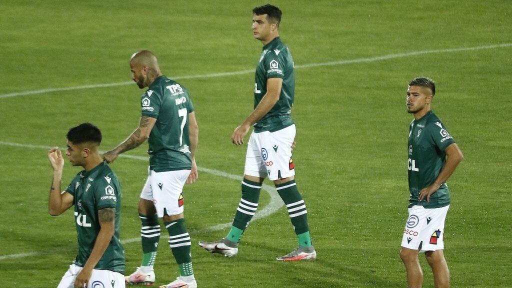 24 DE ABRIL DE 2021/VALPARAISOJugadores de Santiago Wanderers, durante el partido valido por la fecha 5 del Campeonato Nacional AFP PlanVital 2021, entre Santiago Wanderers y Nublense, disputado en el Estadio Elias Figueroa Brander de Valparaiso.
FOTO: LEONARDO RUBILAR CHANDIA/AGENCIAUNO