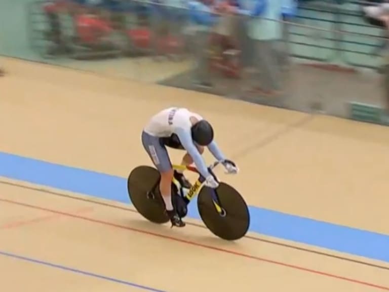Santiago 2023: ciclista argentino pierde el sillín en medio de la competencia de pista por equipos