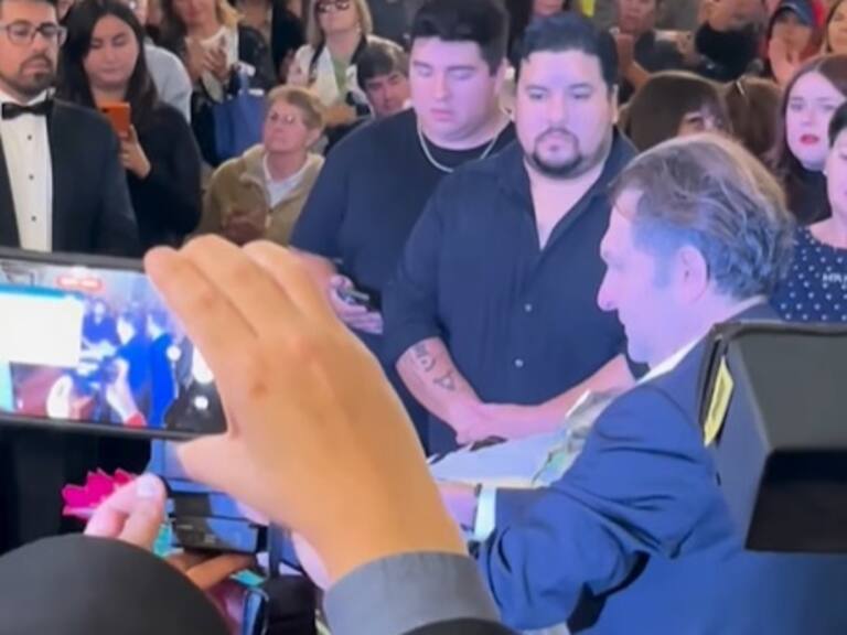 Polémica total con Aníbal Mosa en el funeral de Tommy Rey: ¿Cantante era de Colo Colo o de la U?