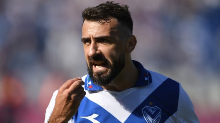 "Estoy muerto hace tres meses": Lucas Pratto estalla en tenso cara a cara con hinchas de Vélez