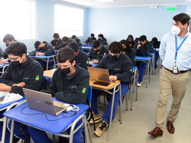 Liceo Bicentenario Minero Juan Pablo II de Alto Hospicio obtiene por tercera vez el primer lugar regional en la PAES