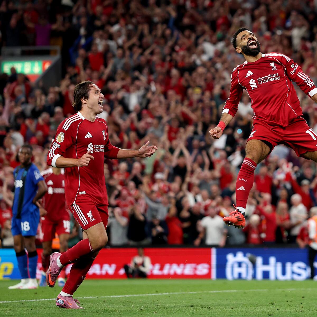 Liverpool sufre, pero inicia con éxito la defensa de su título en la Premier League