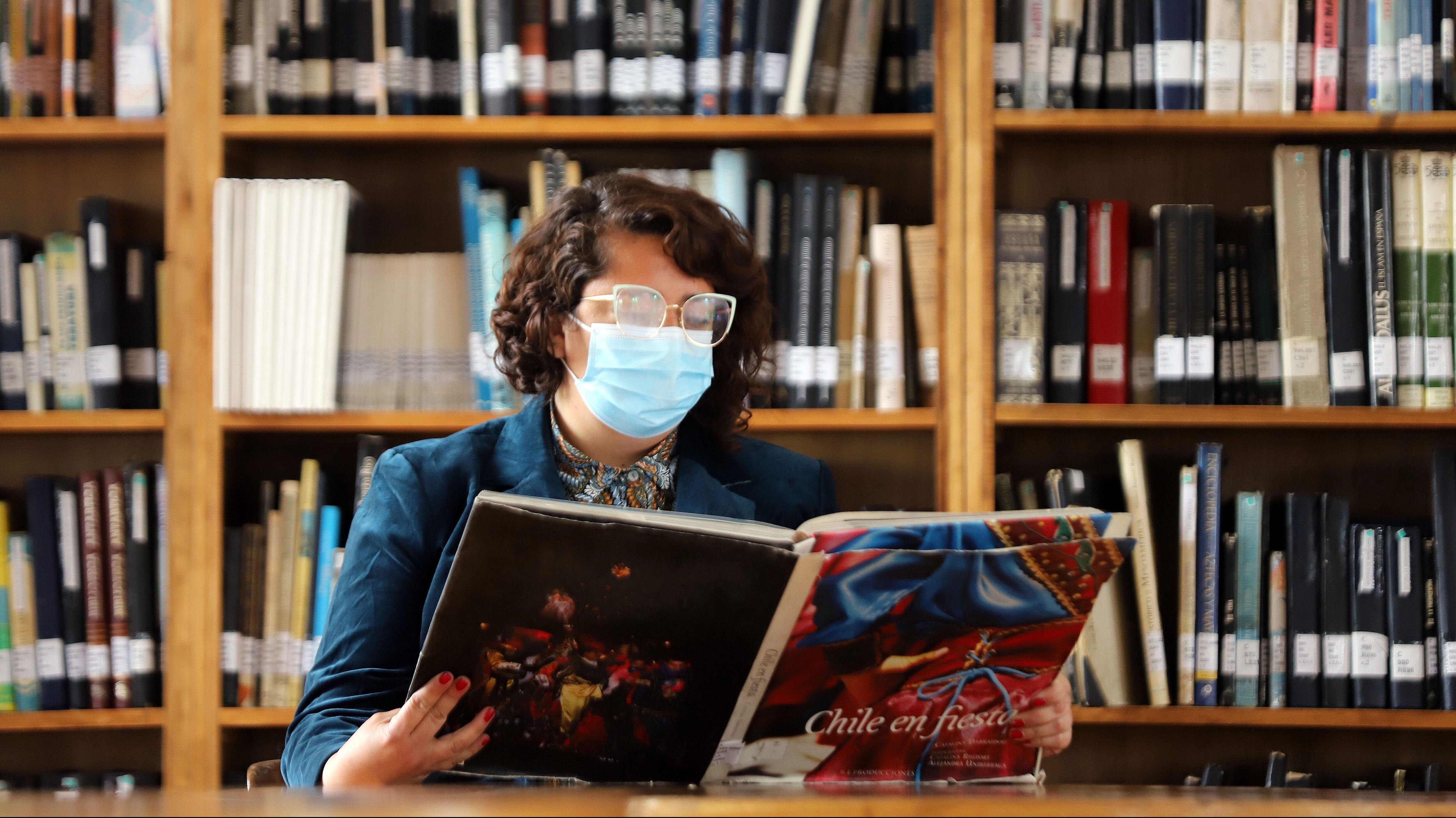 07 DE OCTUBRE DE 2021/VALPARAISOA partir de la semana del 04 de octubre, la biblioteca Biblioteca Santiago Severin avanza a la fase 3 de su “Protocolo Reapertura Gradual”, con ello suma un día de atención a público y nuevos servicios presenciales y en línea.
FOTO: MANUEL LEMA OLGUIN/AGENCIAUNO
