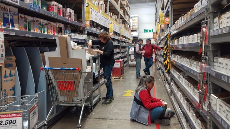 Desocupación en Chile baja en el trimestre diciembre 2025 – febrero 2026: las mujeres destacan