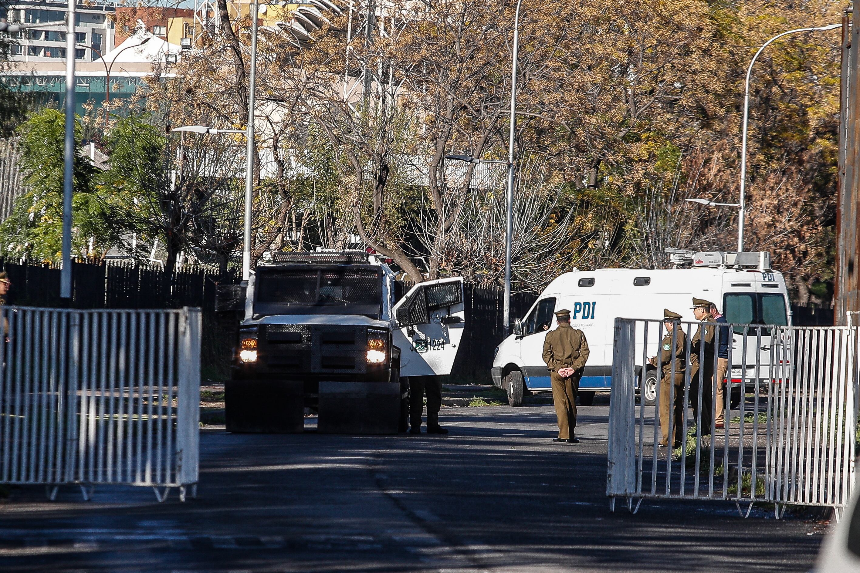27 DE MAYO DE 2025 / SANTIAGO
Reconstitución de Escena donde dos hinchas de Colo Colo fallecieron luego de la intervención de un carro lanza gases de Carabineros en inmediaciones del Estadio Monumental durante el encuentro entre el equipo nacional contra Fortaleza por la copa libertadores el día 10 de Abril del 2025
FOTO: DIEGO MARTIN / AGENCIAUNO