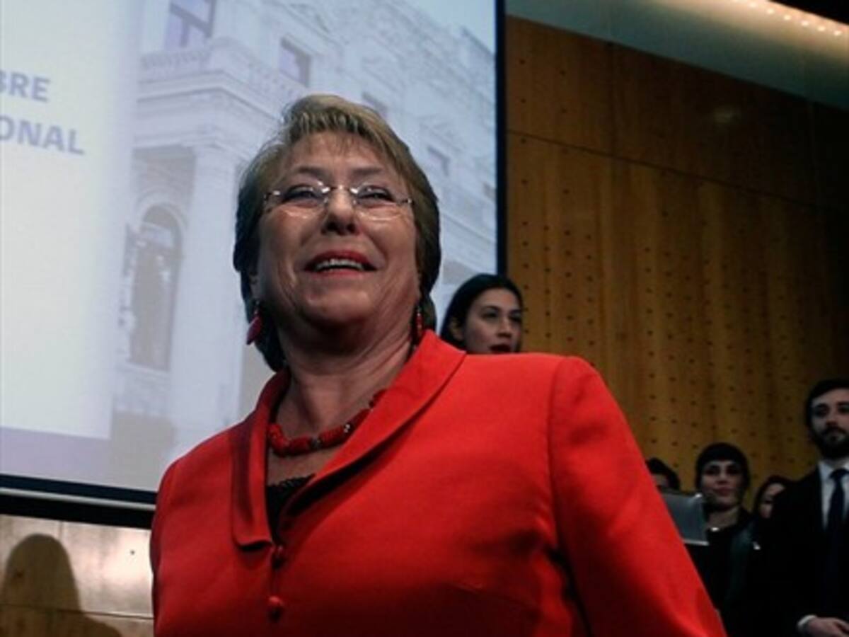 Bachelet se compromete a apoyar a Codelco y lamenta muerte de trabajadores mineros