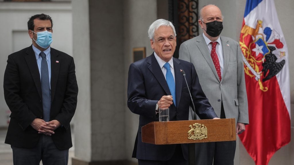 4 de noviembre del 2021/SANTIAGOEl Presidente de la República, Sebastián Piñera, realizará una declaración tras los incidentes que deja una persona muerta ocurridos ayer en la macro zona sur, acompañado por los ministros del Interior, Rodrigo Delgado y de Defensa, Baldo Prokurica, en el Palacio de La Moneda.
FOTO: SEBASTIAN BELTRAN GAETE/AGENCIAUNO